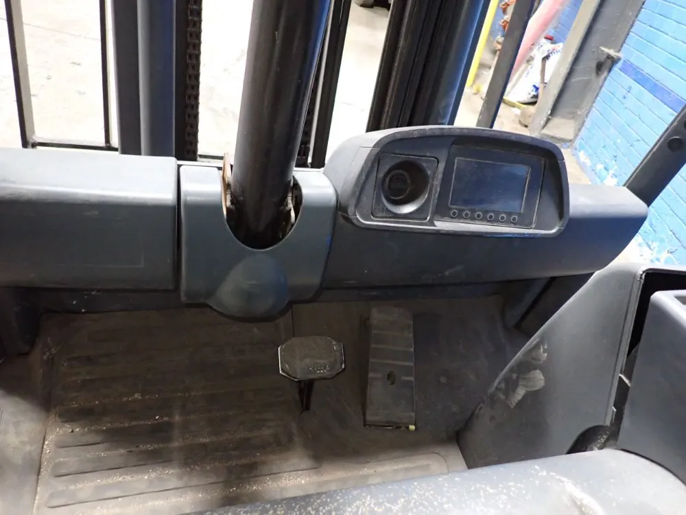 Caterpillar 3150 Lbs Electric Forklift - 2etc3000