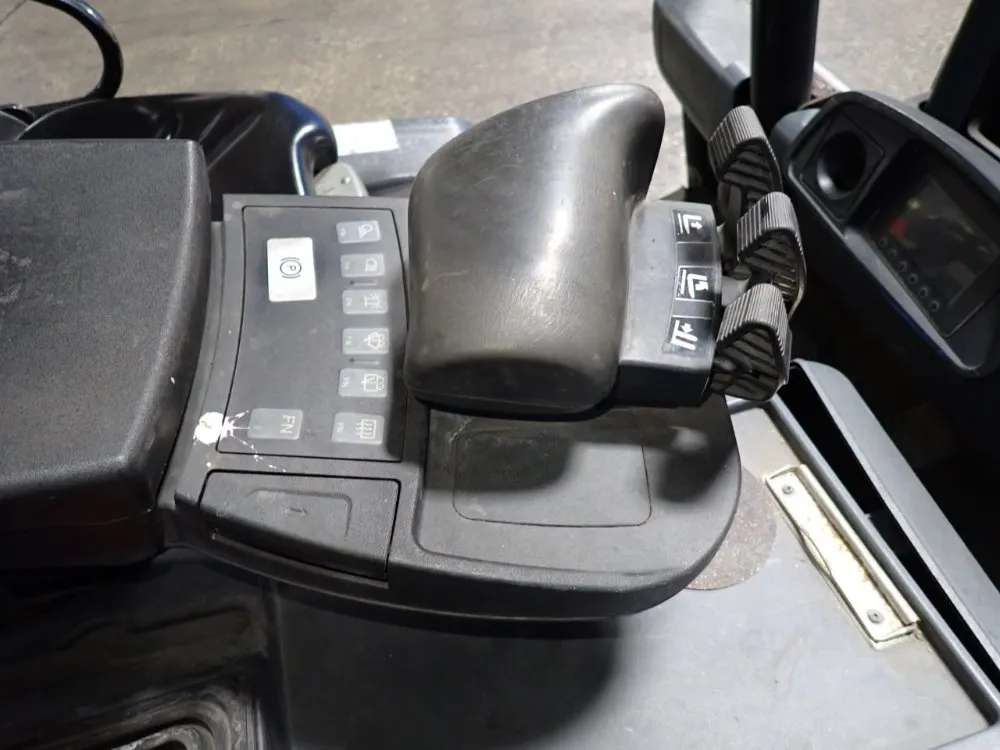 Caterpillar 3150 Lbs Electric Forklift - 2etc3000