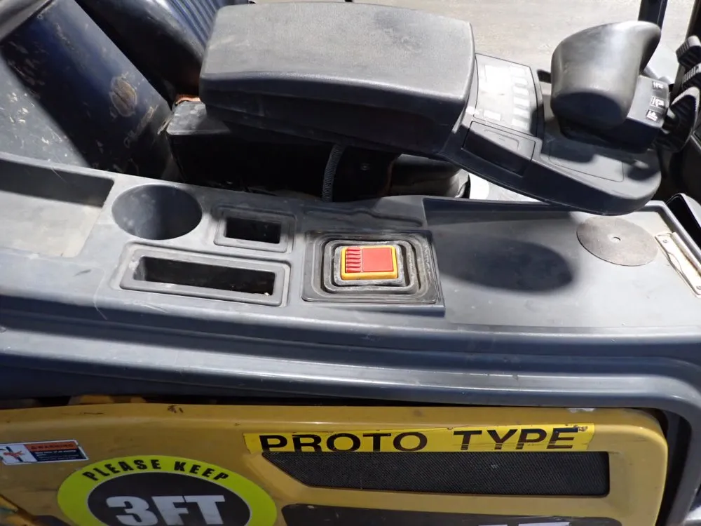 Caterpillar 3150 Lbs Electric Forklift - 2etc3000