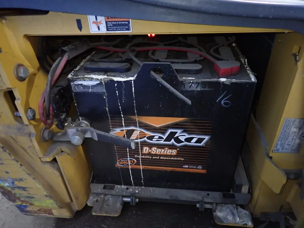 Caterpillar 3150 Lbs Electric Forklift - 2etc3000