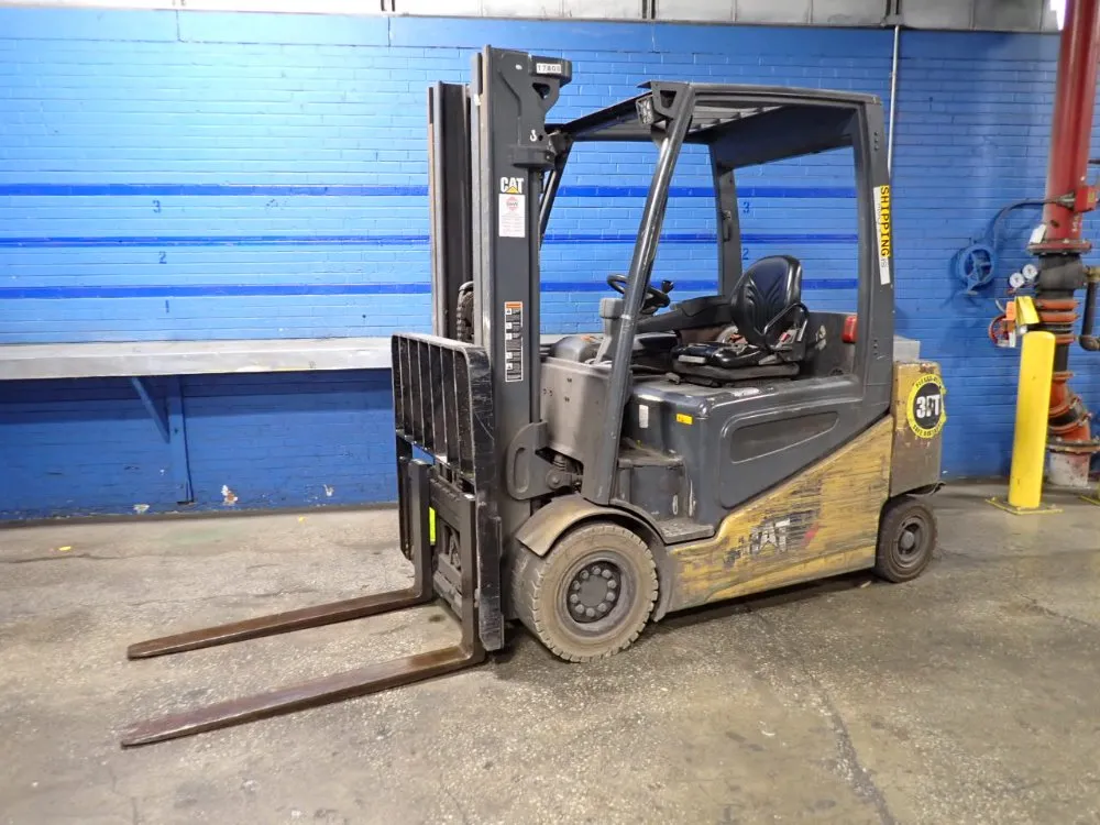 Caterpillar 5970 Lbs Electric Forklift - 2ep6000