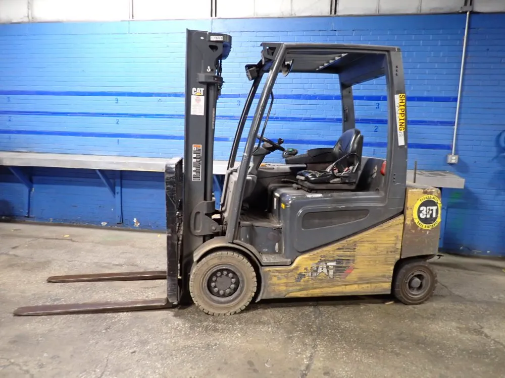 Caterpillar 5970 Lbs Electric Forklift - 2ep6000