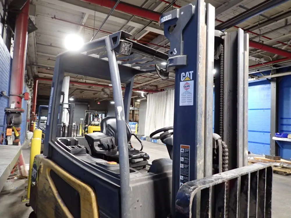 Caterpillar 5970 Lbs Electric Forklift - 2ep6000