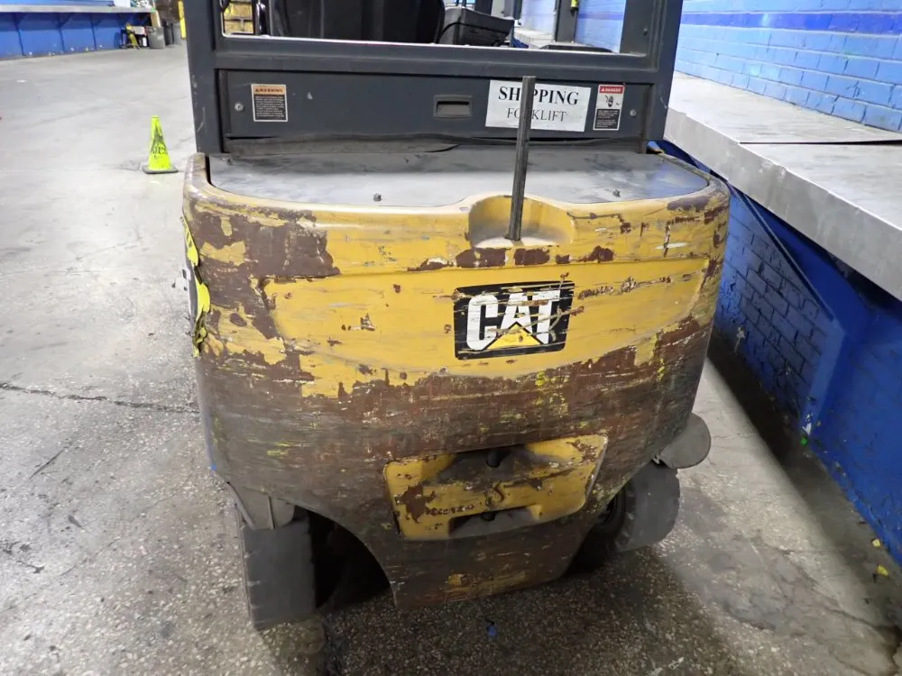 Caterpillar 5970 Lbs Electric Forklift - 2ep6000