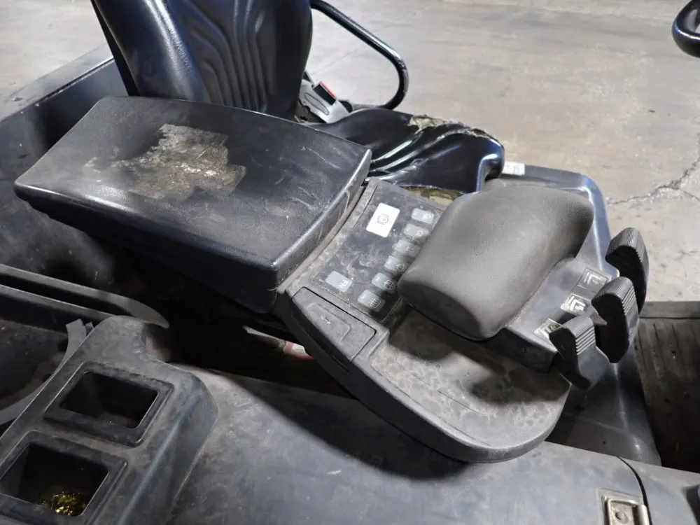 Caterpillar 5970 Lbs Electric Forklift - 2ep6000