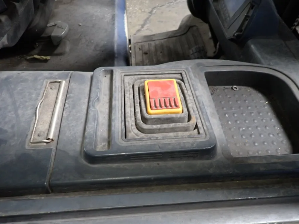 Caterpillar 5970 Lbs Electric Forklift - 2ep6000