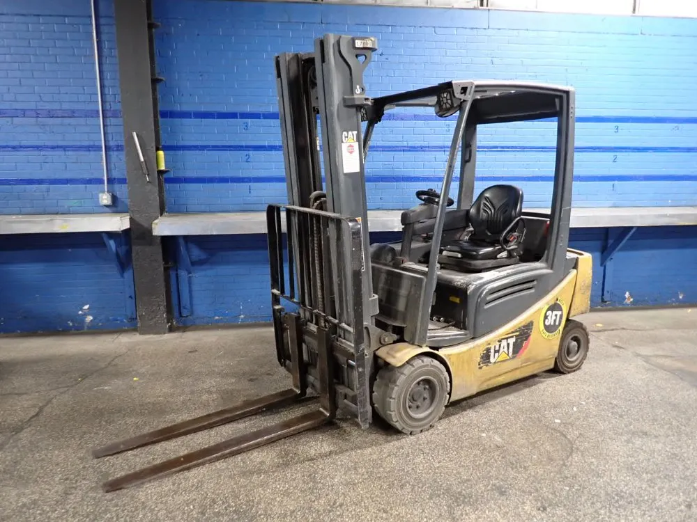 Caterpillar 3940 Lbs Electric Forklift - Ep4000