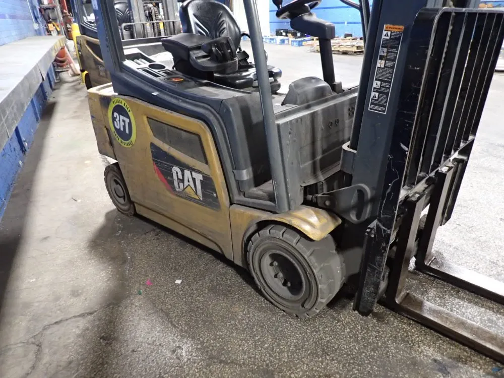 Caterpillar 3940 Lbs Electric Forklift - Ep4000