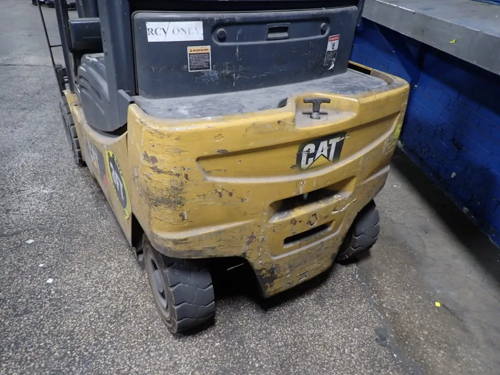 Caterpillar 3940 Lbs Electric Forklift - Ep4000