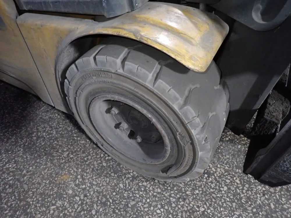 Caterpillar 3940 Lbs Electric Forklift - Ep4000