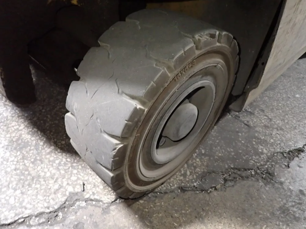 Caterpillar 3940 Lbs Electric Forklift - Ep4000