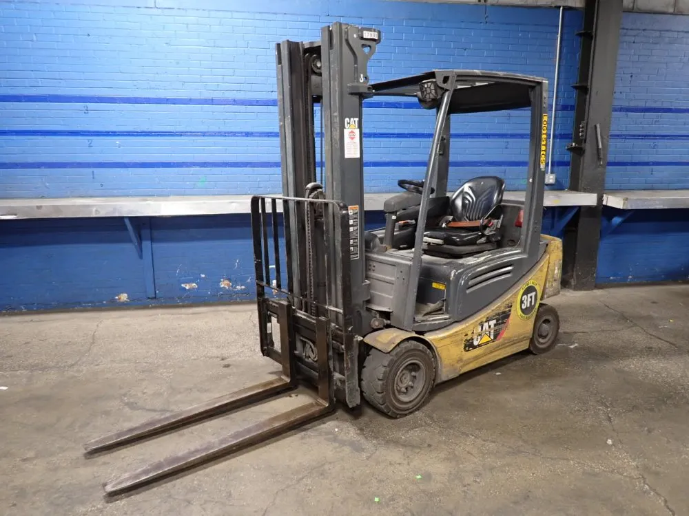 Caterpillar 3940 Lbs Electric Forklift - Ep4000