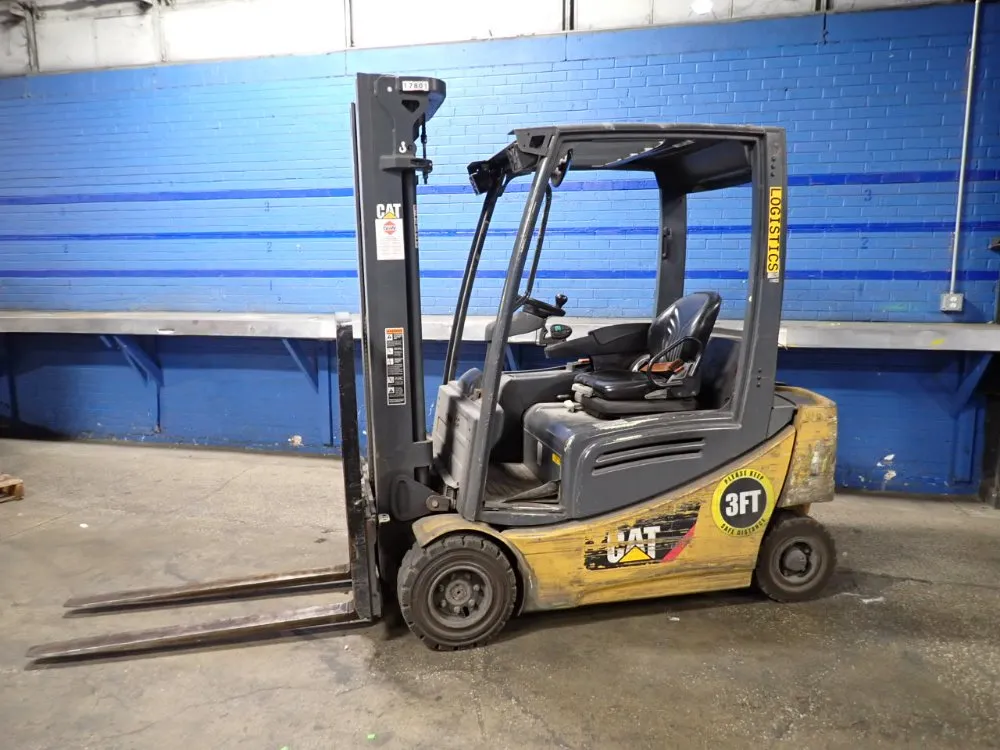Caterpillar 3940 Lbs Electric Forklift - Ep4000