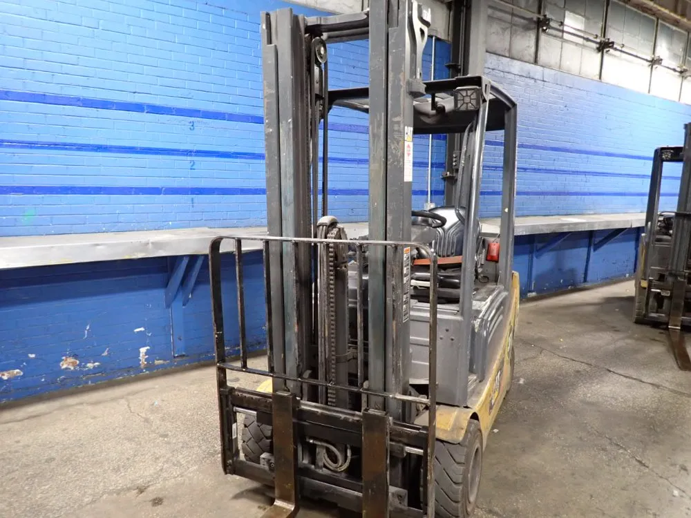 Caterpillar 3940 Lbs Electric Forklift - Ep4000