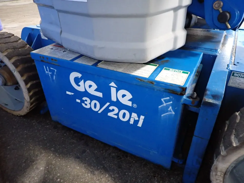 Genie 550 Lbs Boom Lift - Z-30/20n