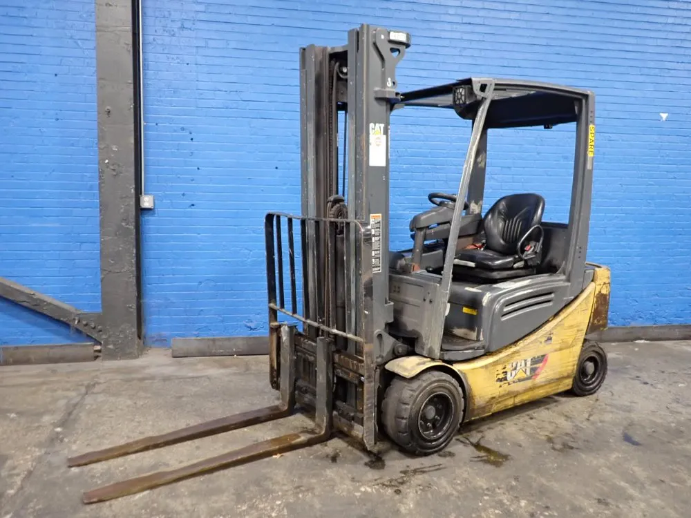 Caterpillar Electric Forklift