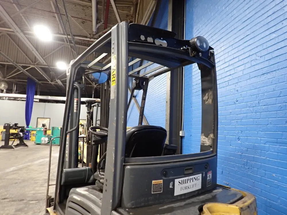 Caterpillar Electric Forklift