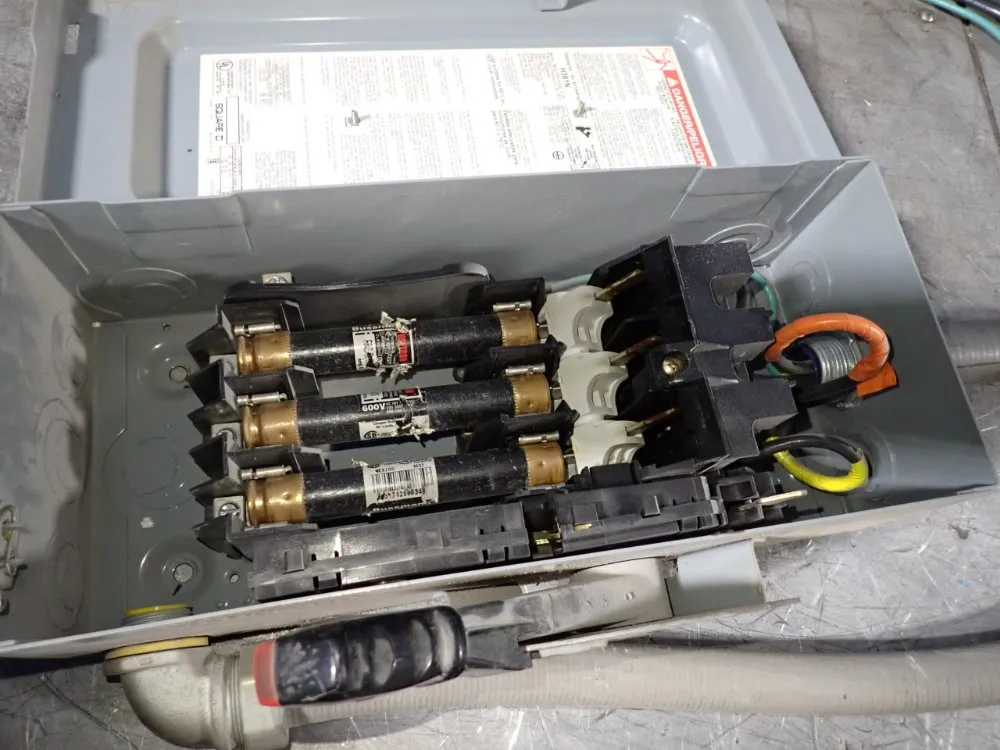 Square D 30 Amps Fusible Disconnect - H361n