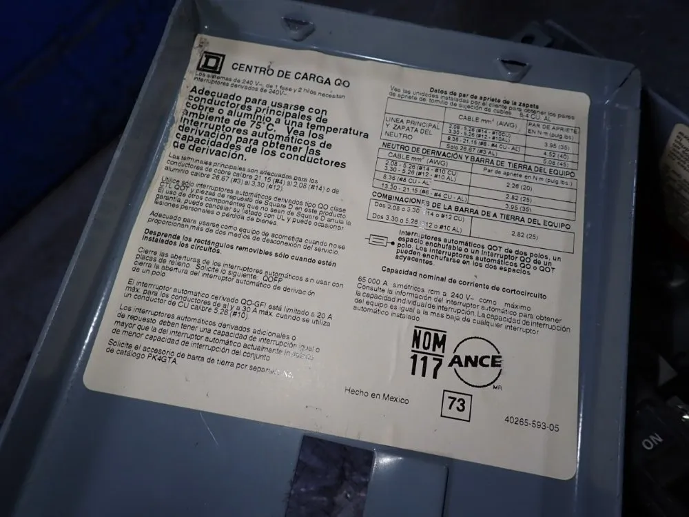 Square D Load Center - Q02-4l70s