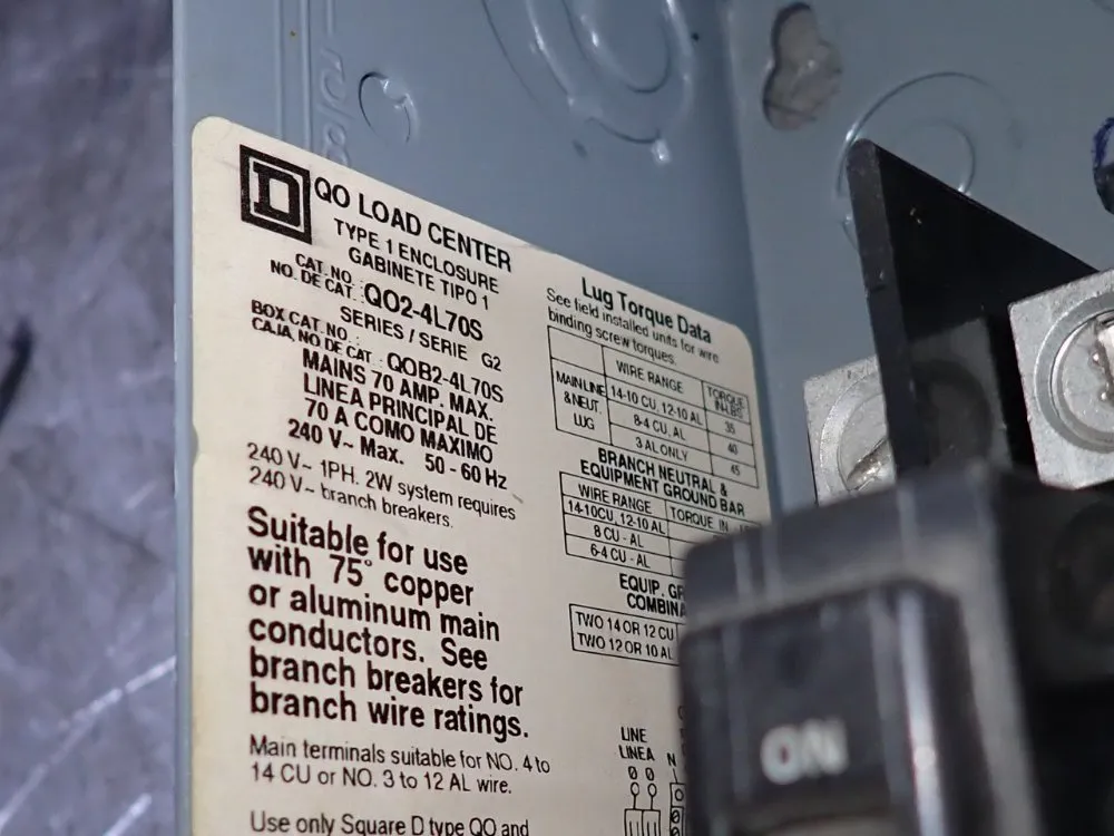 Square D Load Center - Q02-4l70s