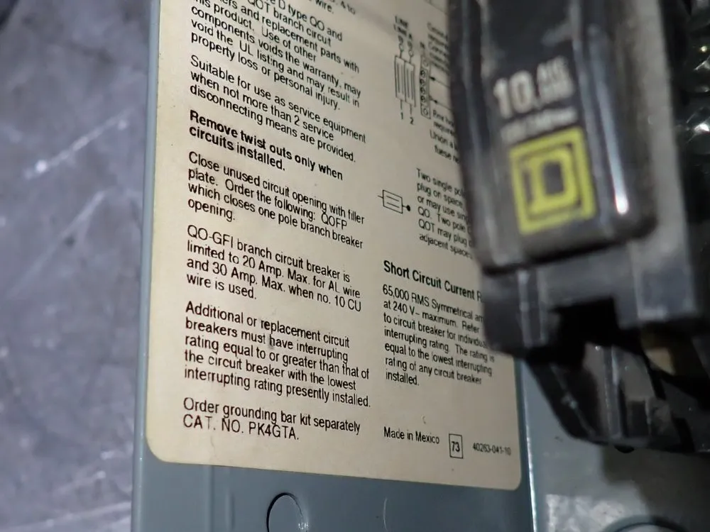 Square D Load Center - Q02-4l70s