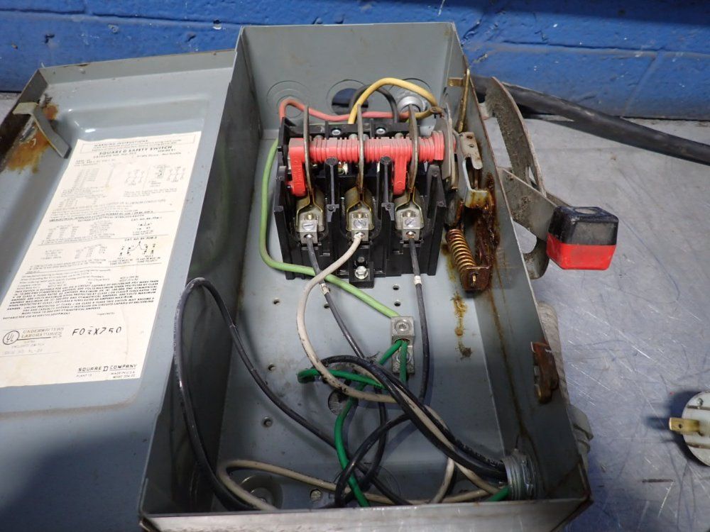 Square D 60 Amps Non Fusible Disconnect - Hu-362