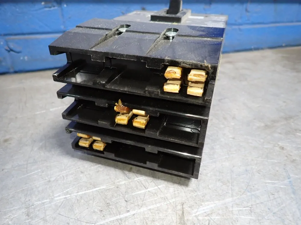Square D Circuit Breaker - Qg225
