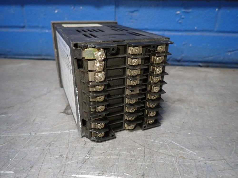 Honeywell Digital Limit Controller - Udc3300