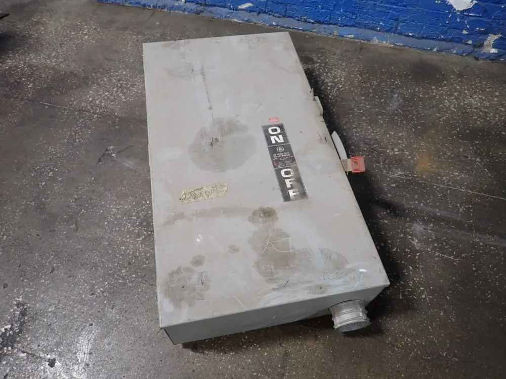 General Electric 400 Amps Panelboard - Np1578002b