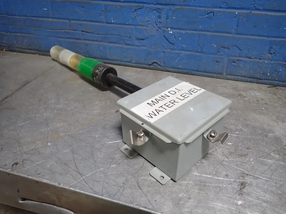 Eaton Stack Light - E26bl