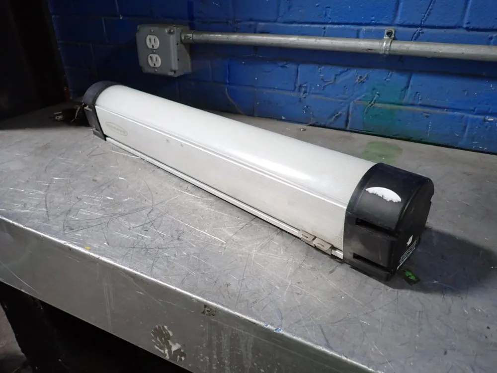 Banner Portable Cabinet Light - Wlb92zc550pbqm