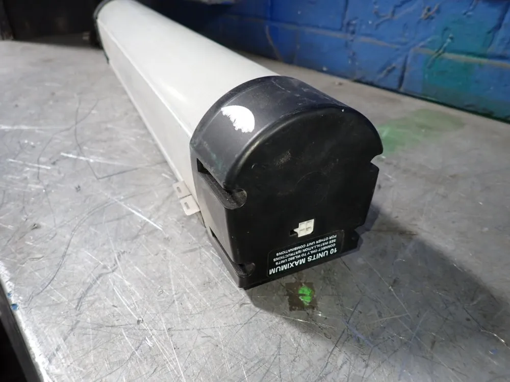 Banner Portable Cabinet Light - Wlb92zc550pbqm