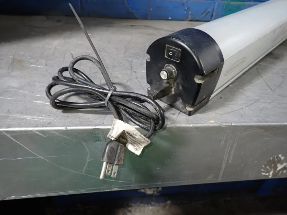 Banner Portable Cabinet Light - Wlb92zc550pbqm