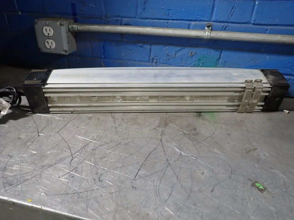 Banner Portable Cabinet Light - Wlb92zc550pbqm