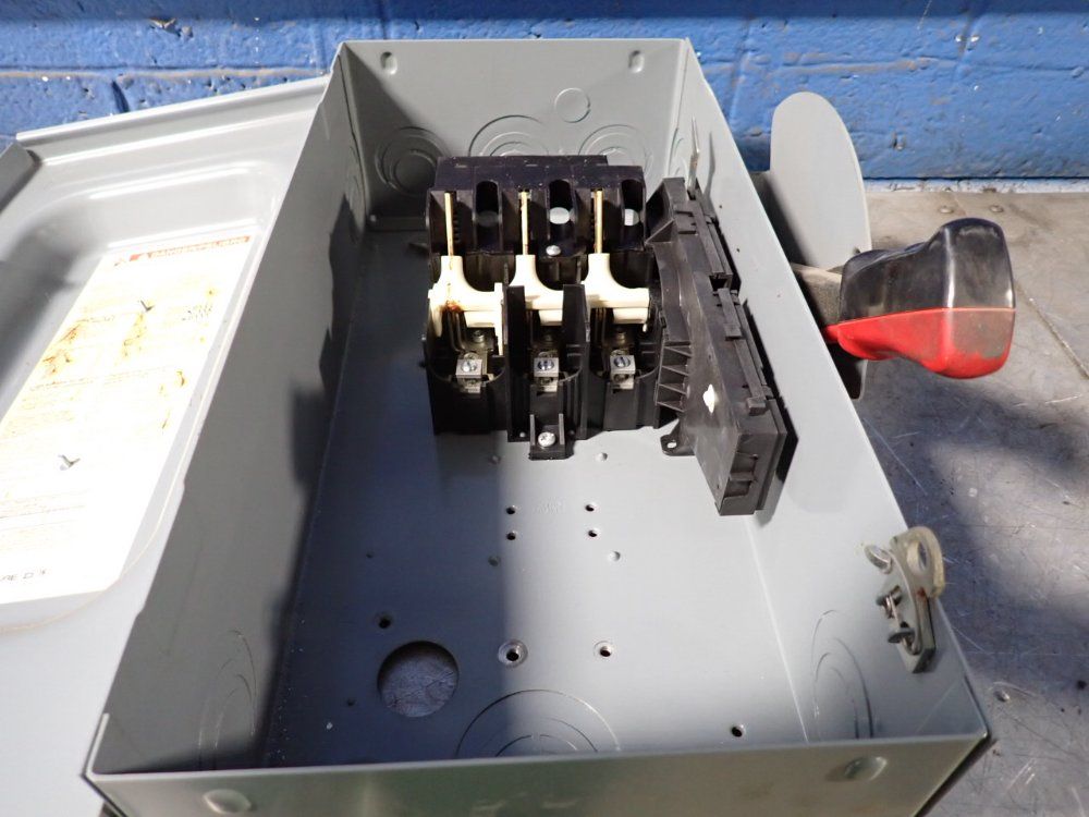 Square D 60 Amps Non Fusible Disconnect - Hu362