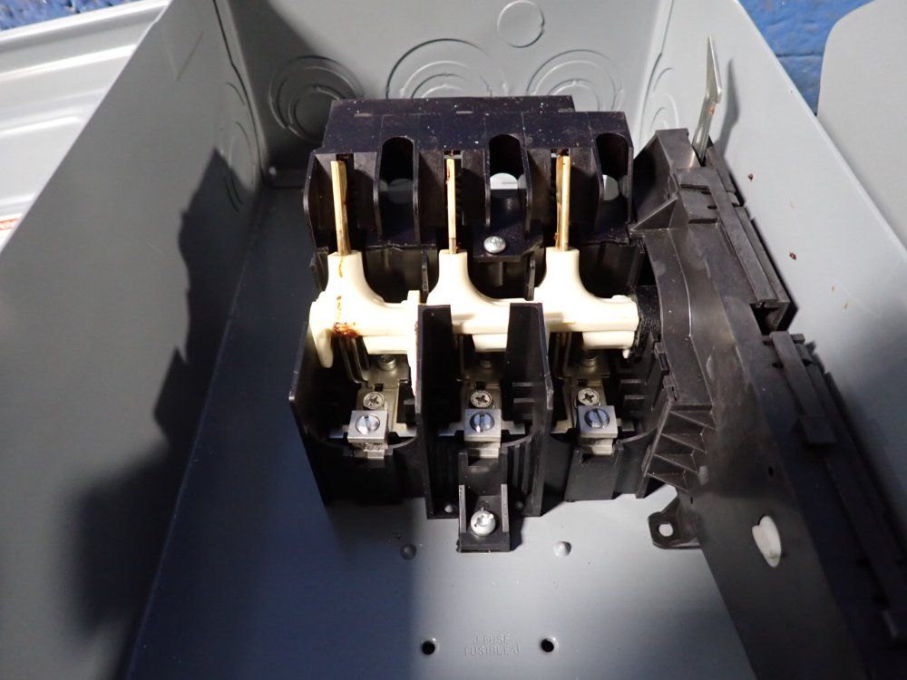 Square D 60 Amps Non Fusible Disconnect - Hu362