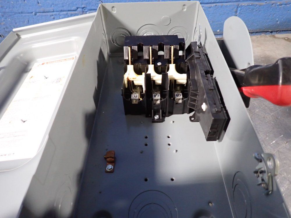 Square D 60 Amps Non Fusible Disconnect - Hu362