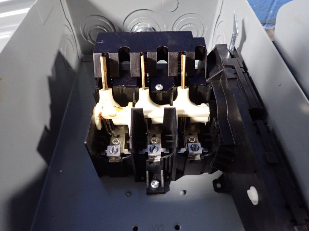 Square D 60 Amps Non Fusible Disconnect - Hu362