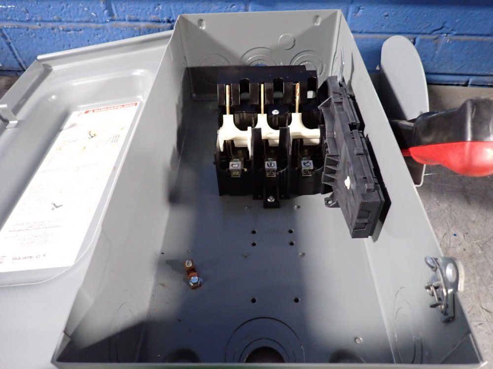 Square D 60 Amps Non Fusible Disconnect - Hu362