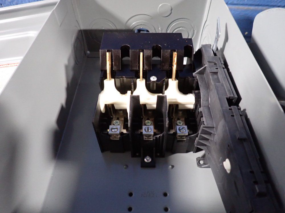 Square D 60 Amps Non Fusible Disconnect - Hu362