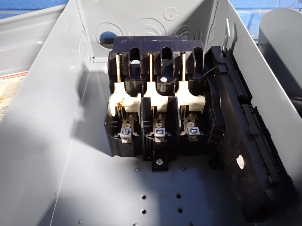 Square D 60 Amps Non Fusible Disconnect - Hu362