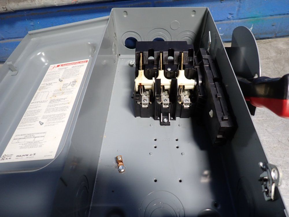 Square D 60 Amps Non Fusible Disconnect - Hu362