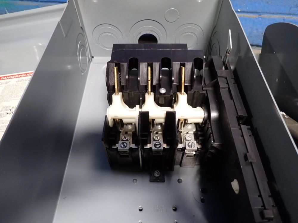 Square D 60 Amps Non Fusible Disconnect - Hu362