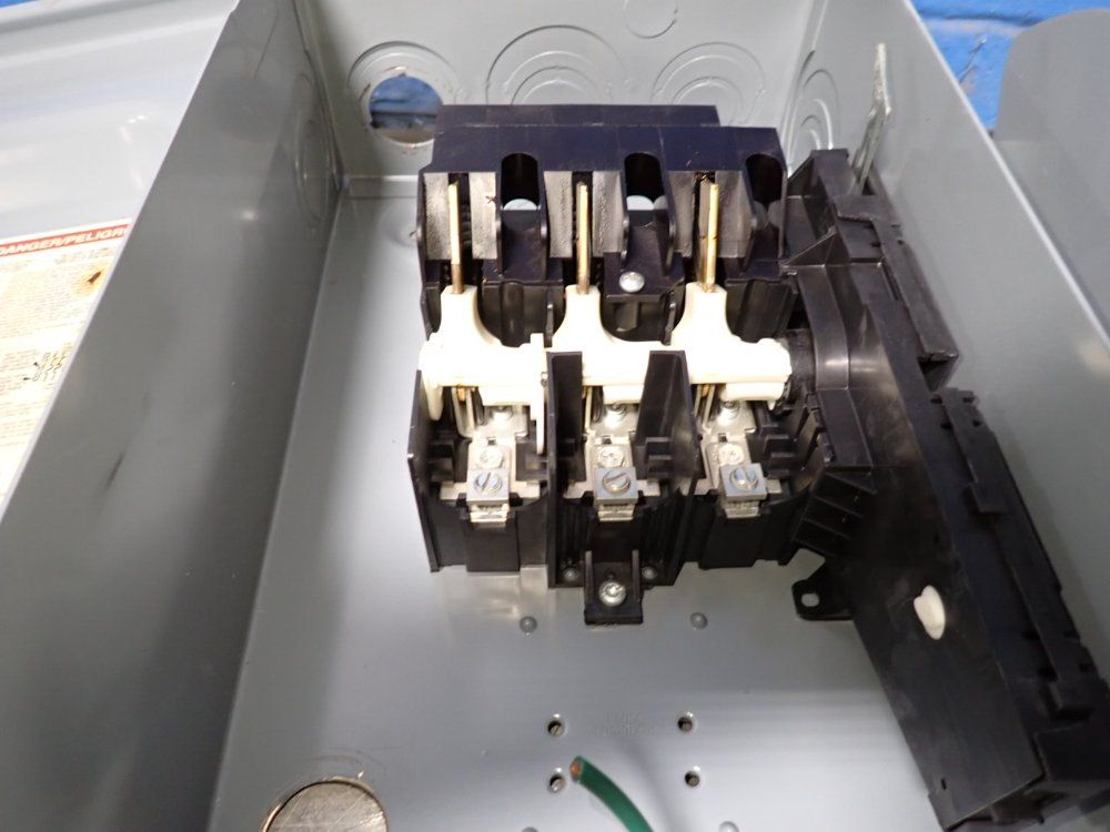 Square D 60 Amps Non Fusible Disconnect - Hu362