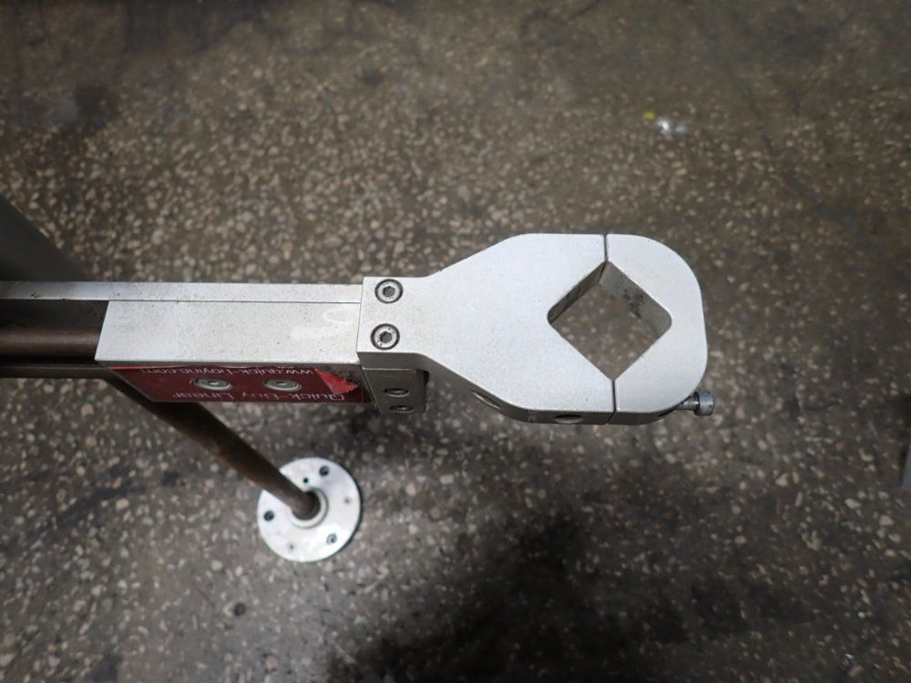 Torque Reaction Positioning Arm