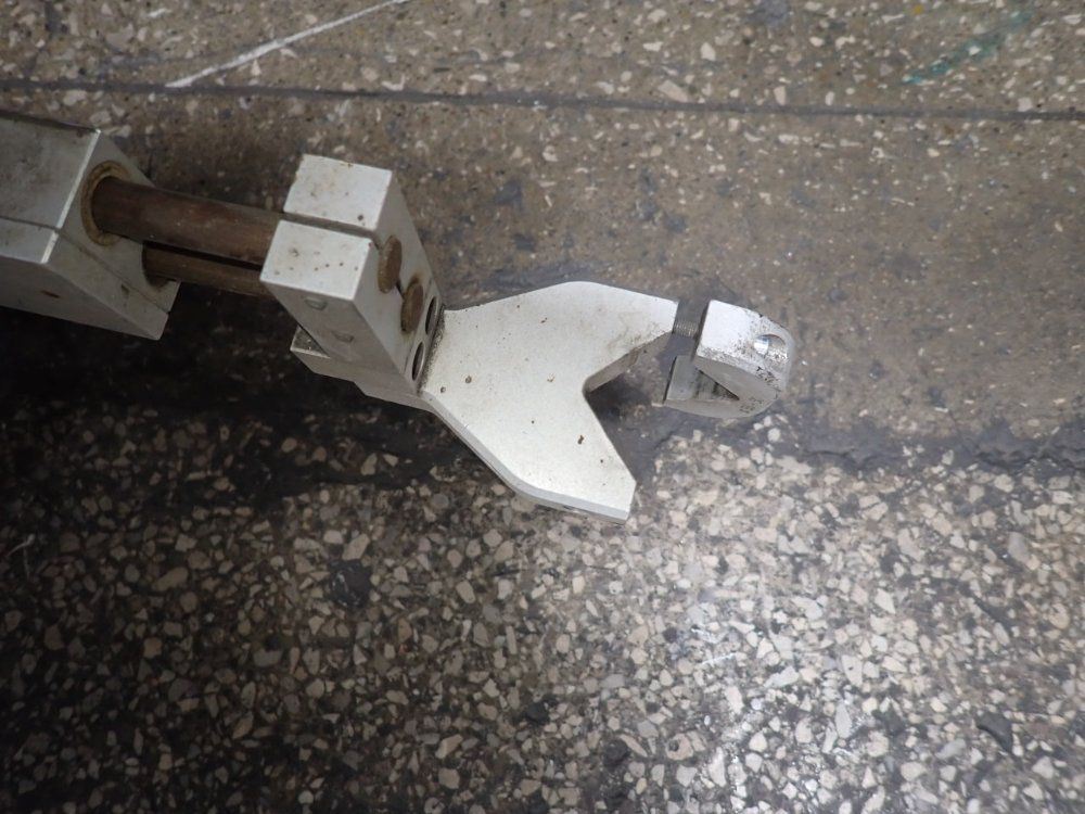 Torque Reaction Positioning Arm