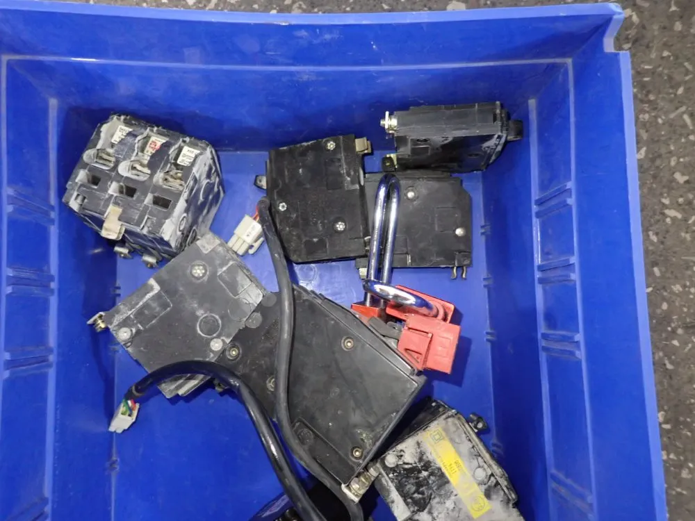 Circuit Breakers / Motor