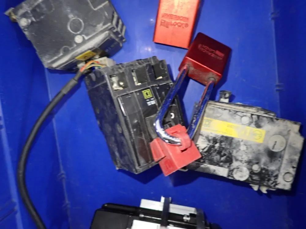 Circuit Breakers / Motor