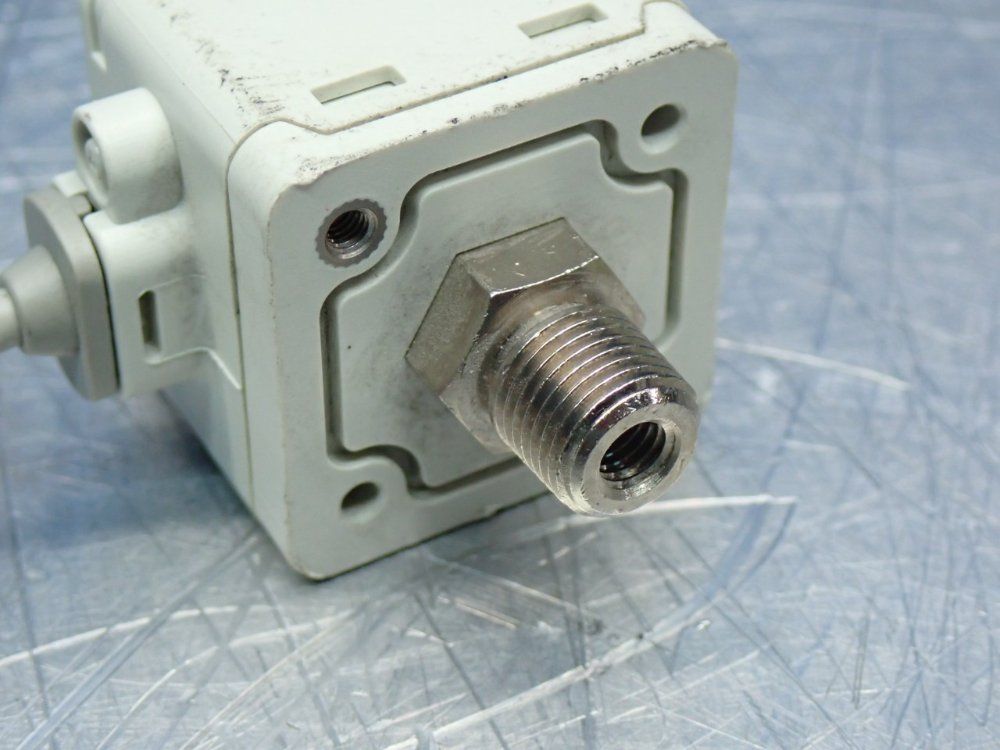 Smc 14.5-145psi Digital Pressure Switch - Ise40a-01-t