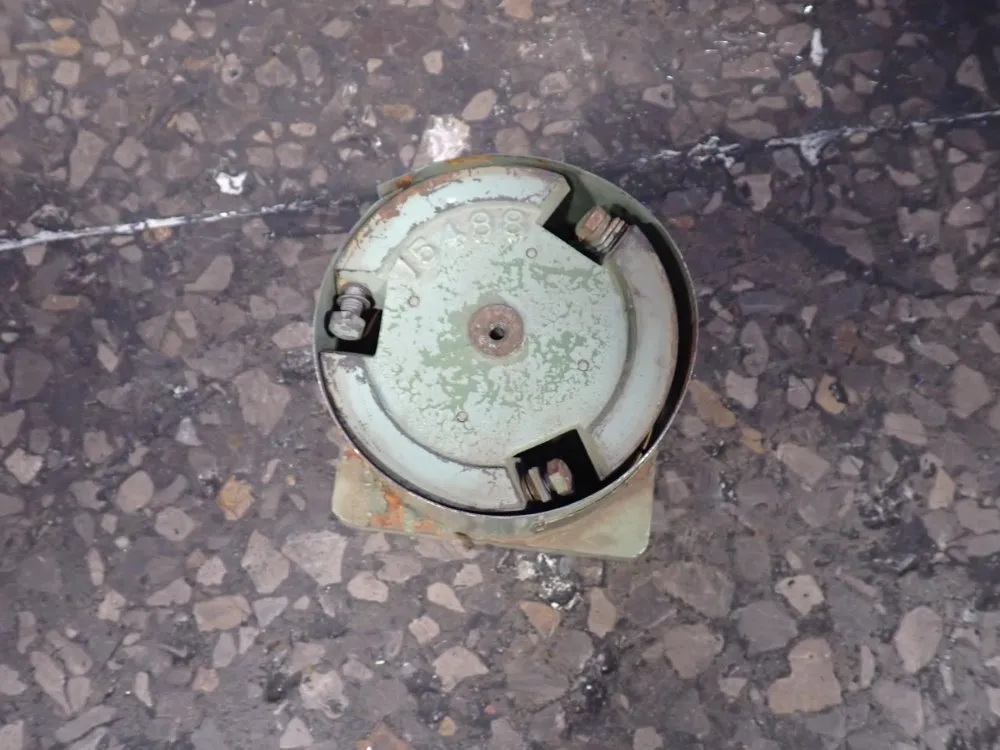 Syntron Co. Vibratory Parts Feeder Base - Eb008